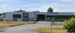 Geavanceerd energie-opslagfaciliteit van PowerBee met duurzame zonnepanelen en energiebeheer, gericht op optimale energiebesparing en milieuvriendelijke oplossingen.